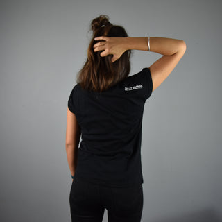 GIRLIE SHIRT - LOGO PATCH - BLACK - Sportartikel Wackelbrett für Fitness: Dieses Wackelbrett ist ideal für Fitnessbegeisterte, die ihre Stabilität und Kernkraft verbessern wollen. 