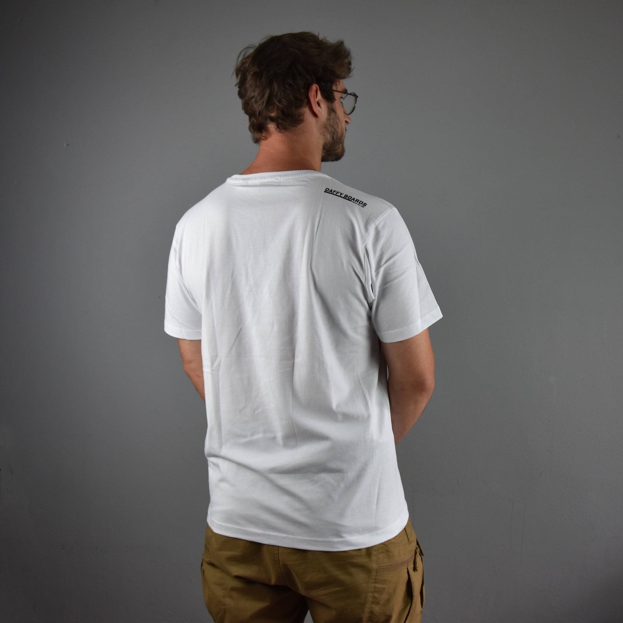SHIRT - LOGO PATCH - WHITE - Sportartikel Wackelbrett für Fitness: Dieses Wackelbrett ist ideal für Fitnessbegeisterte, die ihre Stabilität und Kernkraft verbessern wollen. 