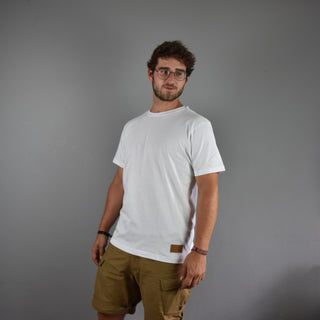 SHIRT - LOGO PATCH - WHITE - Sportartikel Wackelbrett für Fitness: Dieses Wackelbrett ist ideal für Fitnessbegeisterte, die ihre Stabilität und Kernkraft verbessern wollen. 