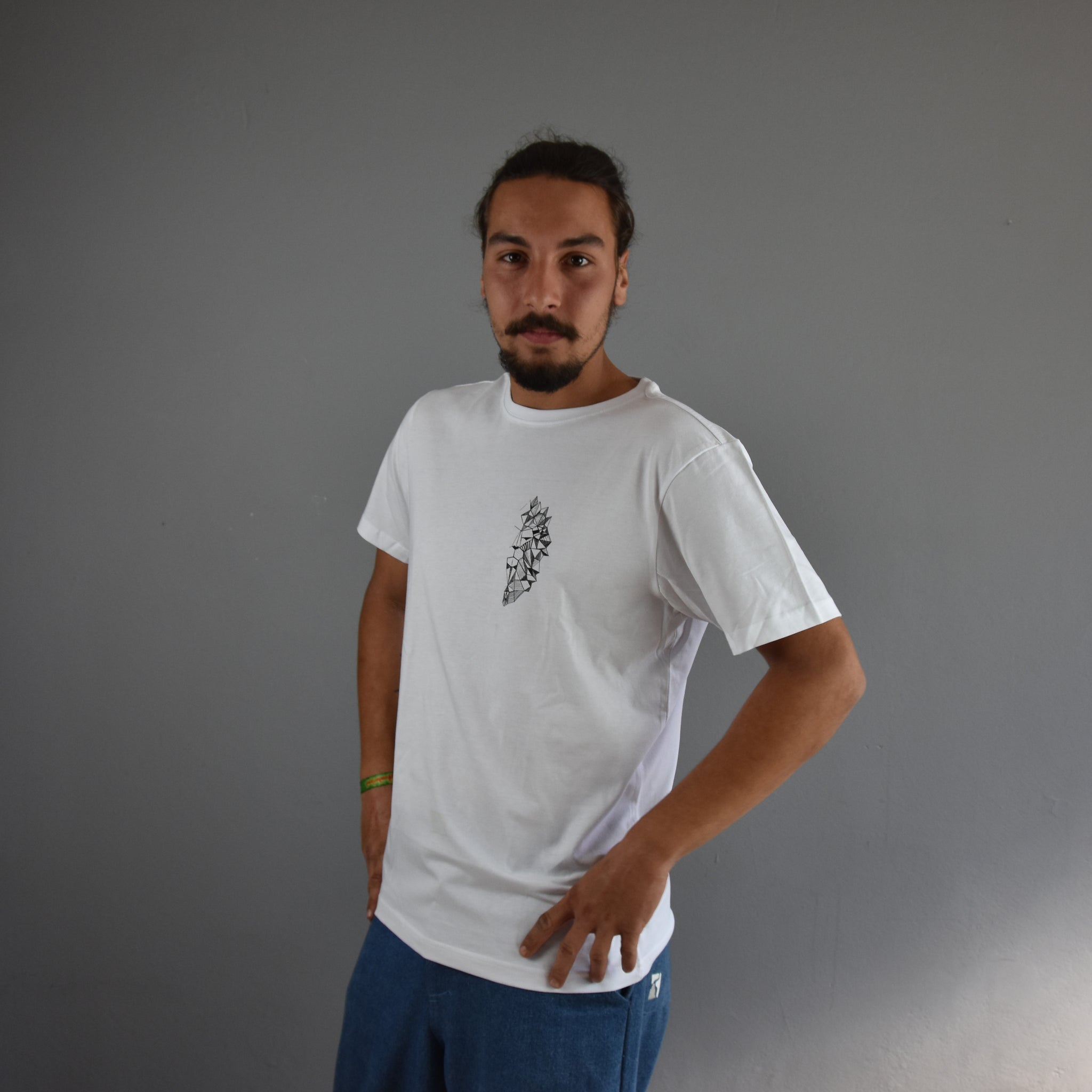 SHIRT - MINI LION - WHITE - Sportartikel Wackelbrett für Fitness: Dieses Wackelbrett ist ideal für Fitnessbegeisterte, die ihre Stabilität und Kernkraft verbessern wollen. 